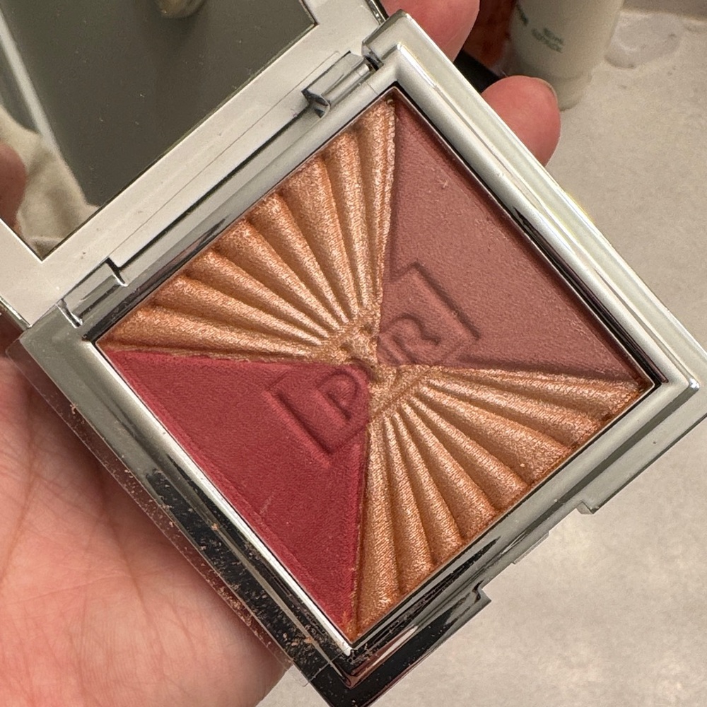 Out of the Blue Light Up Vanity Blush Palette